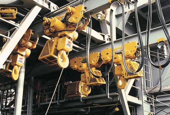 Грузоподъемные операции без электричества: от ручных рычажных талей до промышленной пневматики